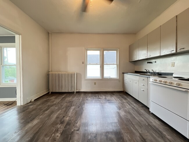 Building Photo - 1010 1/2 Rhomberg Ave
