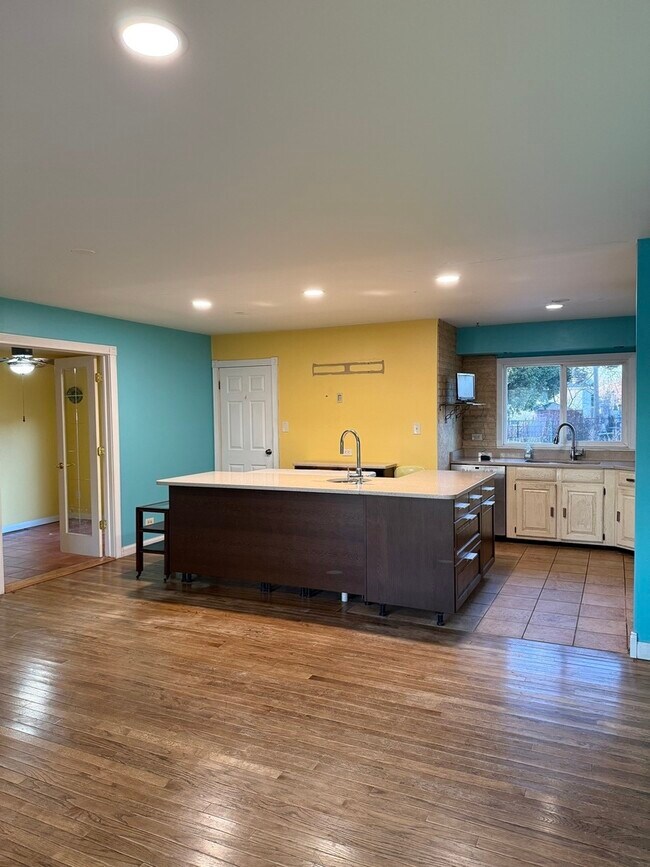 Building Photo - 655 Comstock Ave