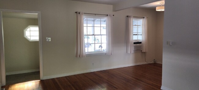 Building Photo - 716 N Parish Pl