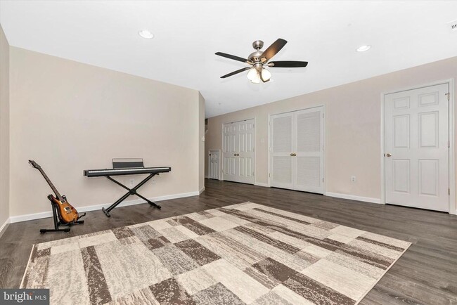 Building Photo - 1742 Trestle St