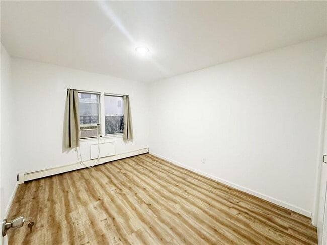 Foto del edificio - 108-51 63rd Dr