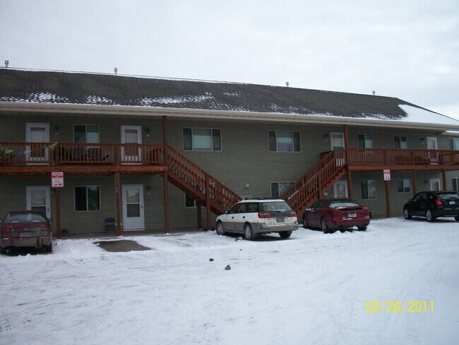 Building Photo - 3 Bedroom, 1 Bath unit in 8plex, a quiet B...