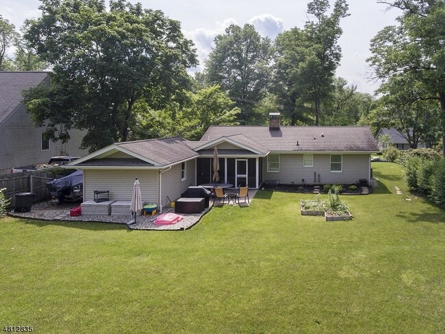 Building Photo - 32 Maple Ave