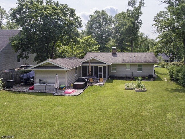 Foto del edificio - 32 Maple Ave