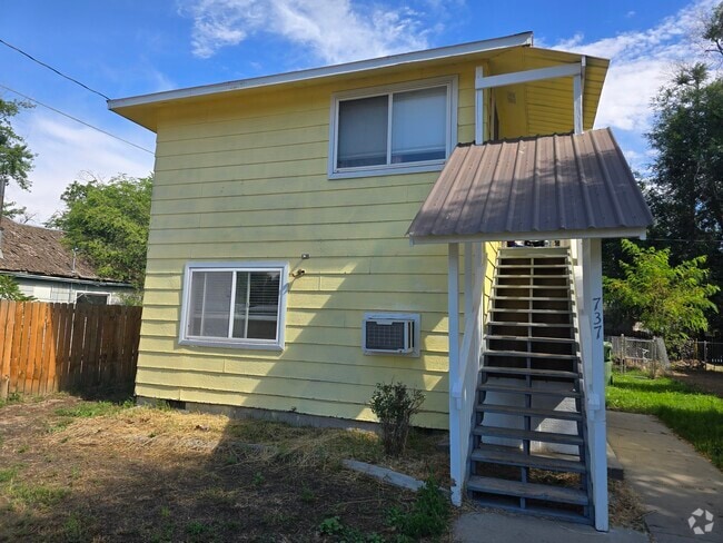 Building Photo - 737 7th Ave N