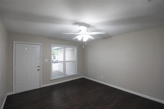 Building Photo - 714 Parker Cir