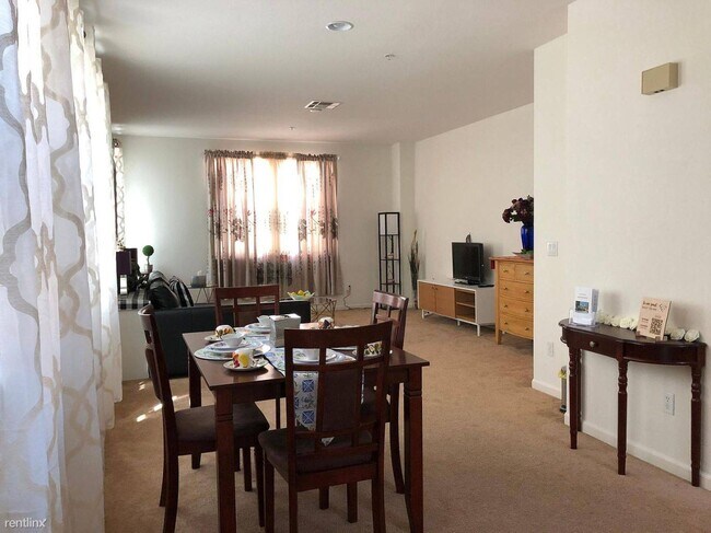 Foto del edificio - 2868 Hilltop Mall Rd