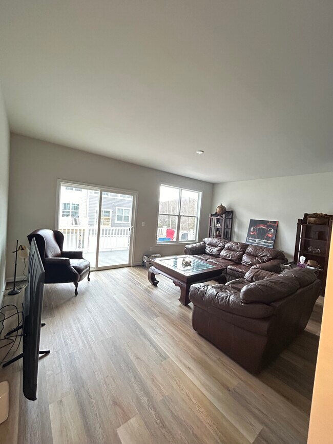 Foto del edificio - 2213 Swallowtail Ln