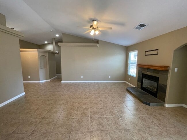 Building Photo - 236 S Argyle Pl