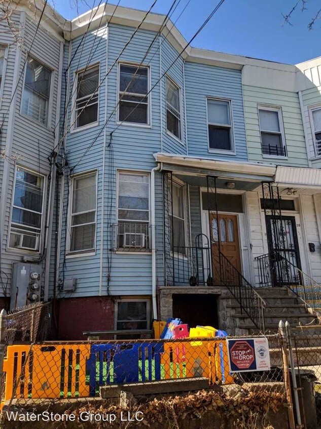 Primary Photo - 37 Arlington Ave