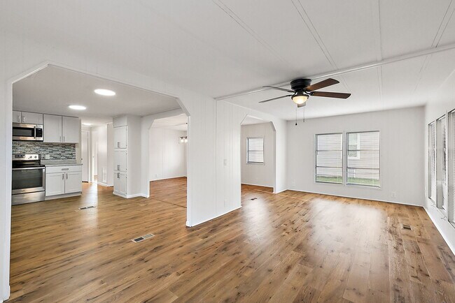 Foto del edificio - 123 Camellia Dr