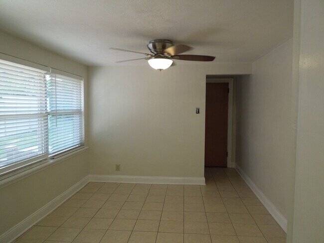 Foto del edificio - 1076 Terrace Dr