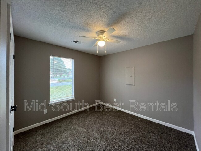 Building Photo - 3837 Black Forest Dr