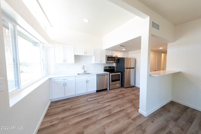Building Photo - 6713 E Monterey Way