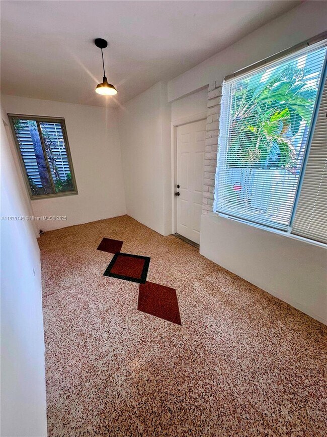 Foto del edificio - 9065 Harding Ave