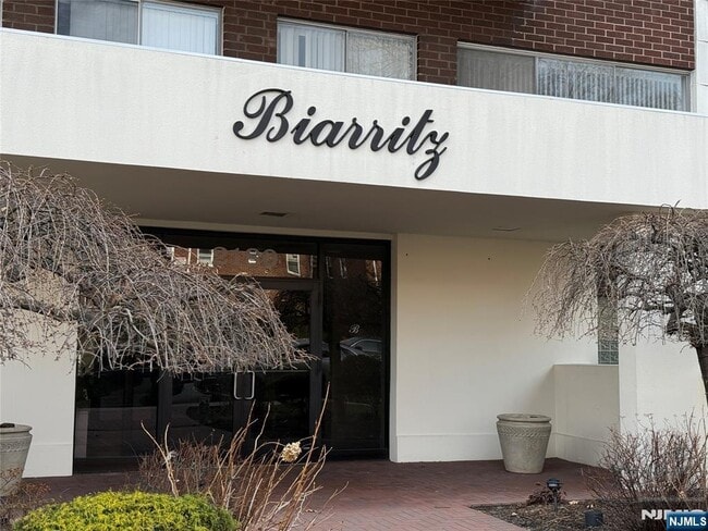 Photo - 2180 Center St Apartment