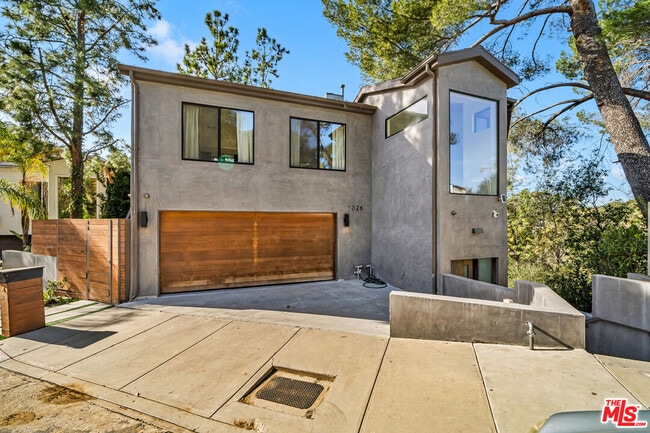 Building Photo - 3026 Passmore Dr