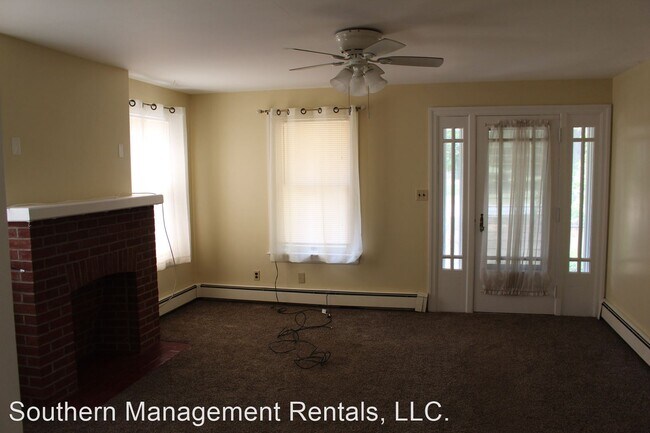Building Photo - 3 br, 1 bath House - 204 W. Railroad Avenue
