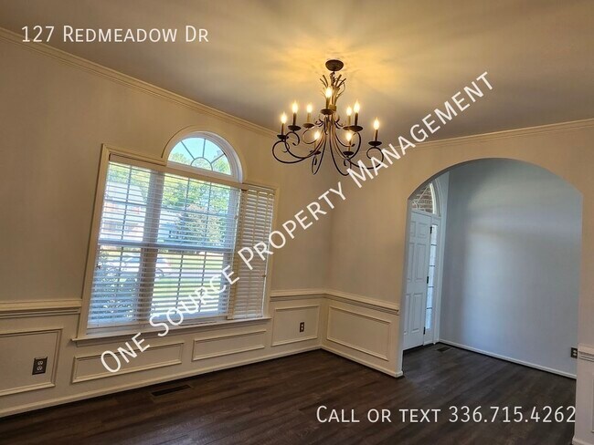 Building Photo - 127 Redmeadow Dr