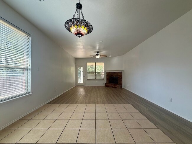 Building Photo - 5919 Waterford Dr