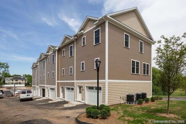 Building Photo - 35 Ringgold St