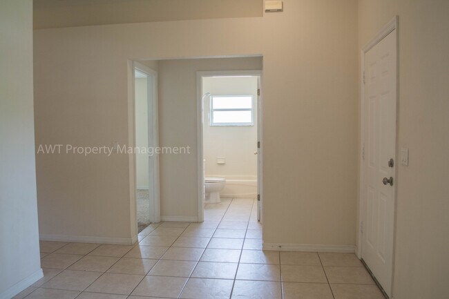 Building Photo - 90a Farmsworth Dr
