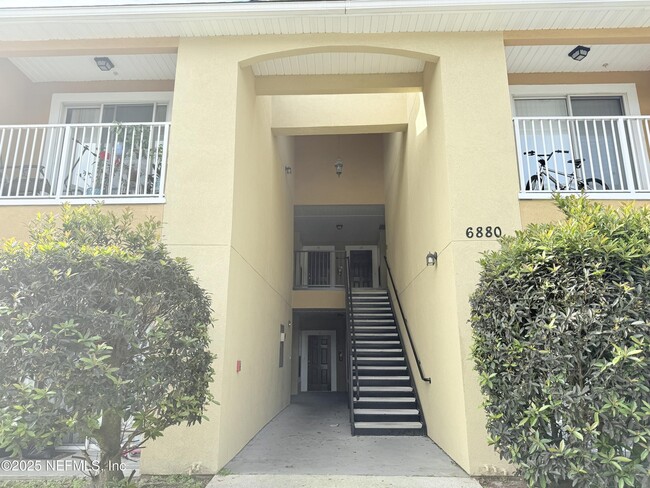 Building Photo - 6880 Skaff Ave