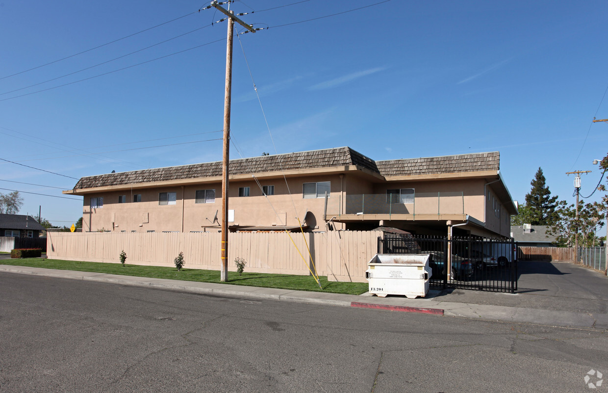 Building Photo - 961 Wakefield Rd