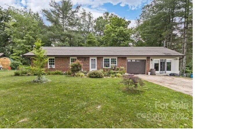Primary Photo - 9 Fieldcrest Dr