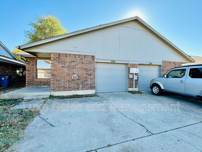 Building Photo - 200 Barrett Pl