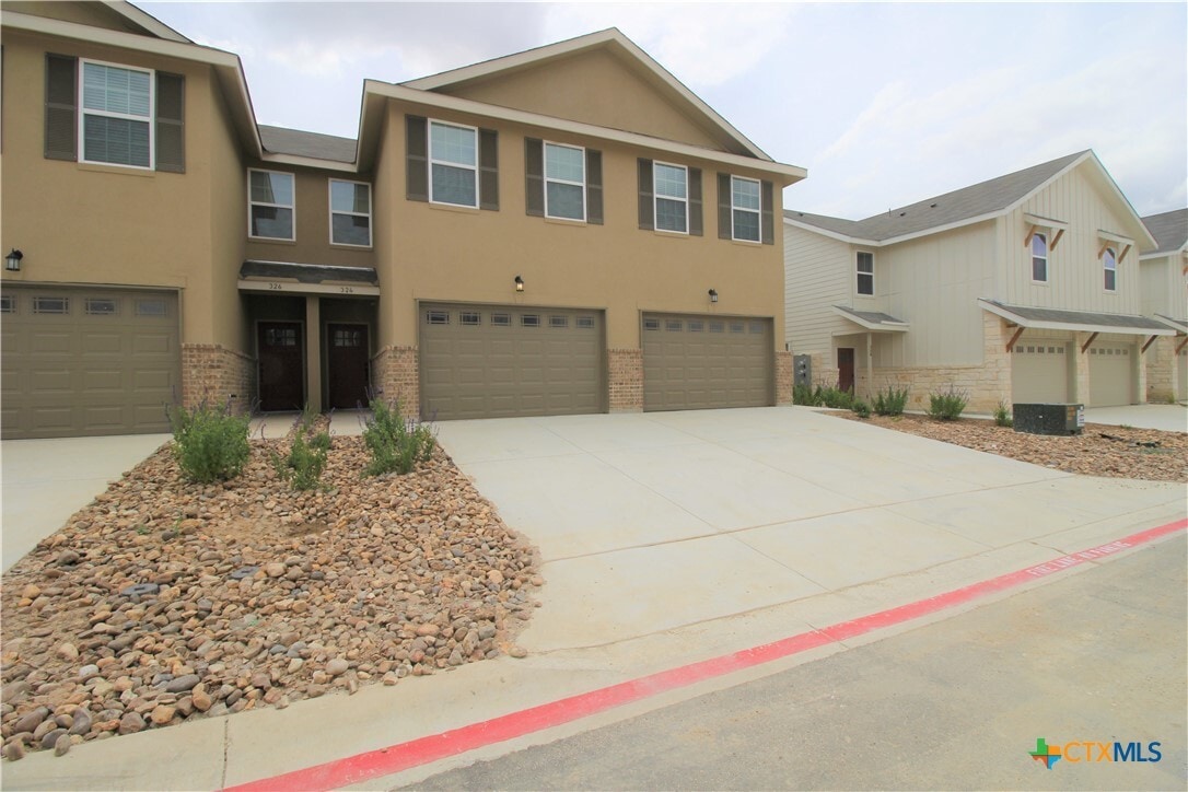 324 Untermaier St, New Braunfels, TX 78130 Townhome Rentals in New