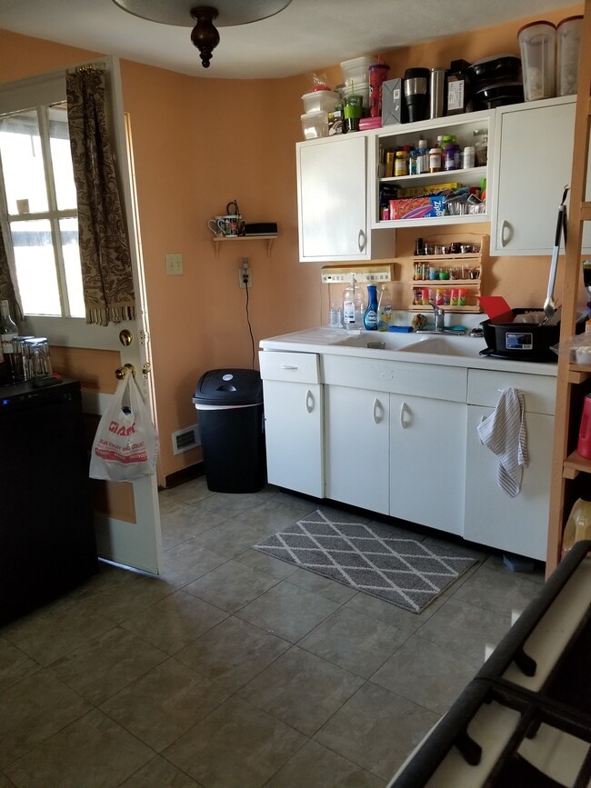 Kitchen - 3118 Sycamore St
