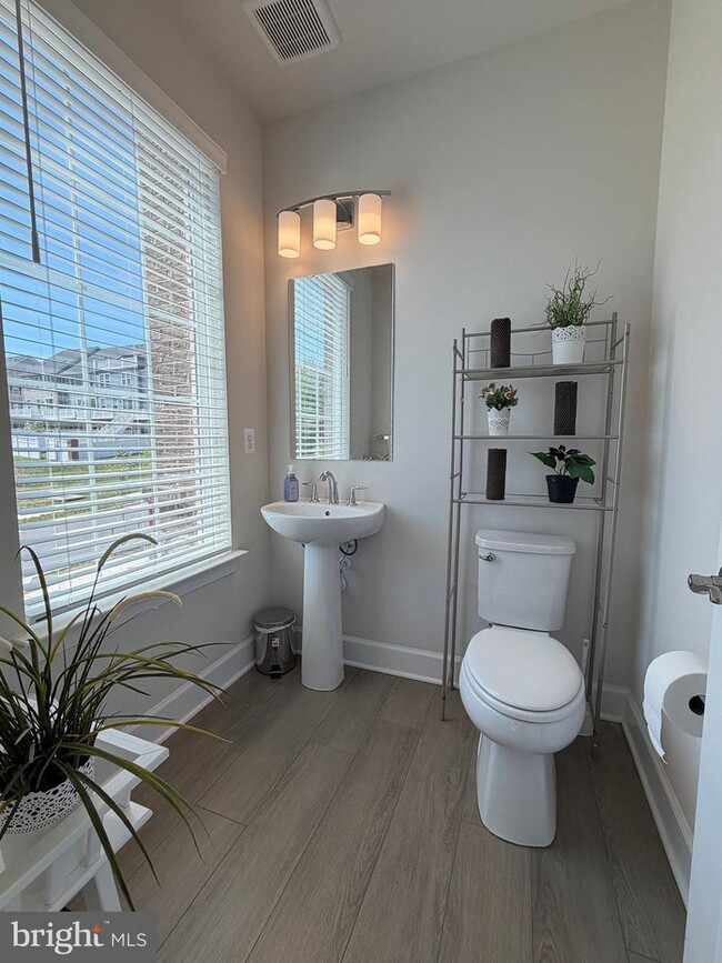 Building Photo - 10802 Foxtrot Cir