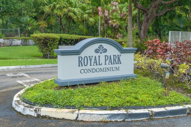 Building Photo - 101 Royal Pk Dr