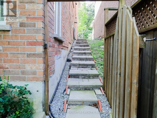 Building Photo - 503 Thornhill Woods Dr