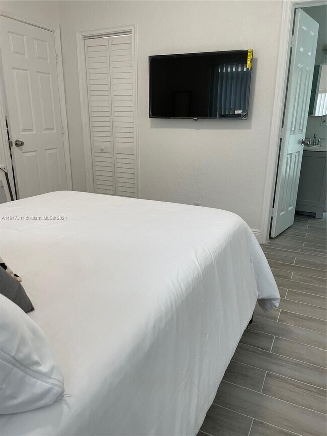 Foto del edificio - 4915 NW 15th Ct