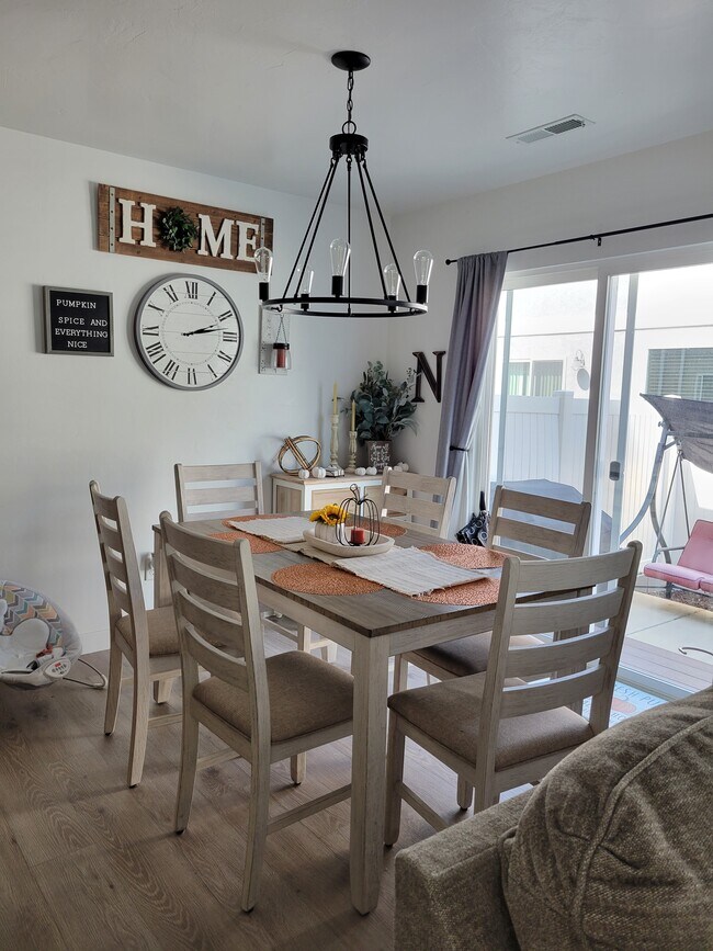 Comedor - 1712 W 10 S