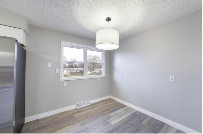 Foto del edificio - 3405 Balboa Ln