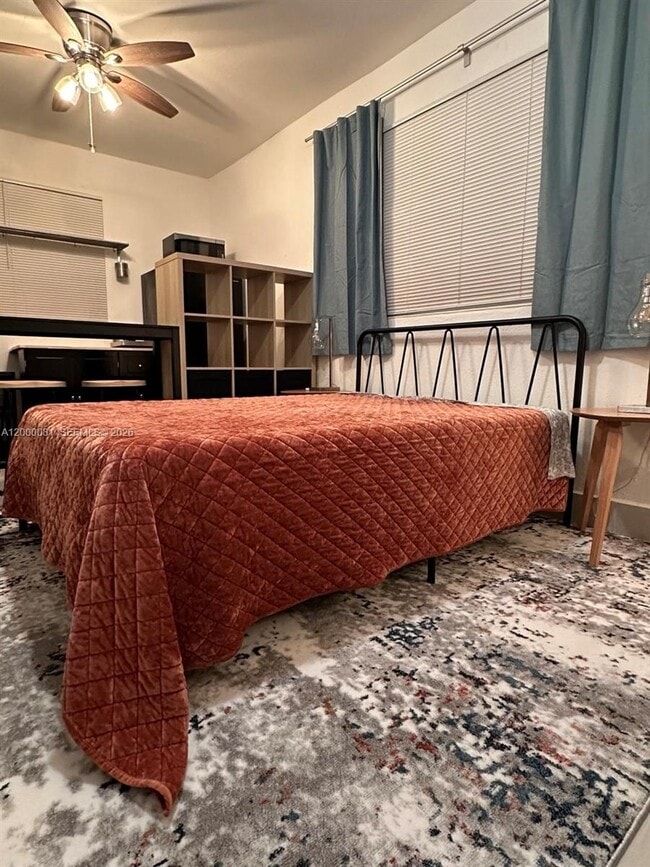 Foto del edificio - 1637 SW 16th St