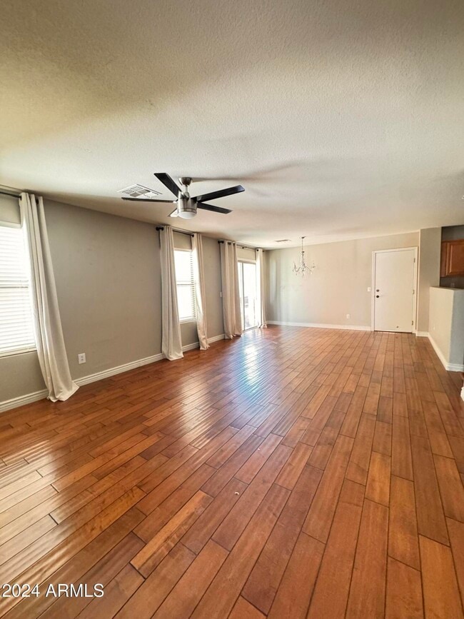 Foto del edificio - 1312 S Loback Ln