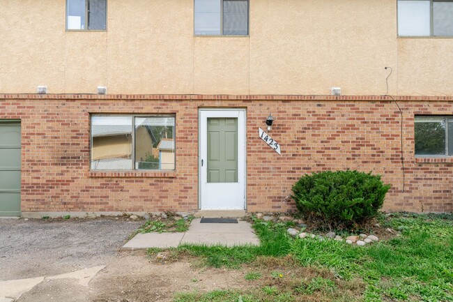$1363 | 2BR/1BA Duplex | Cozy Home Near Be... - $1363 | 2BR/1BA Duplex | Cozy Home Near Be...