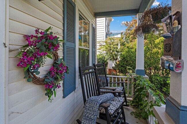 Foto del edificio - Available now! Recently Renovated // 4 Bed...