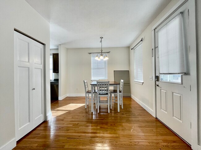 Foto del edificio - 327 Freyling Pl SE