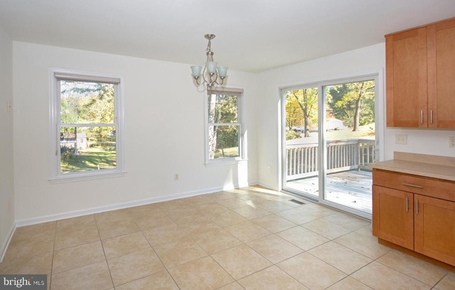 Building Photo - 2307 Oakmont Rd