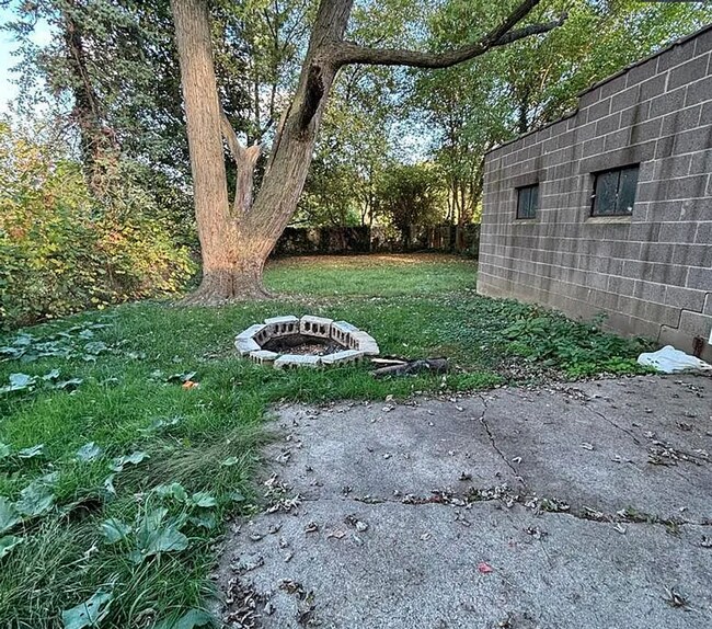 Building Photo - 411 S Hayford Ave