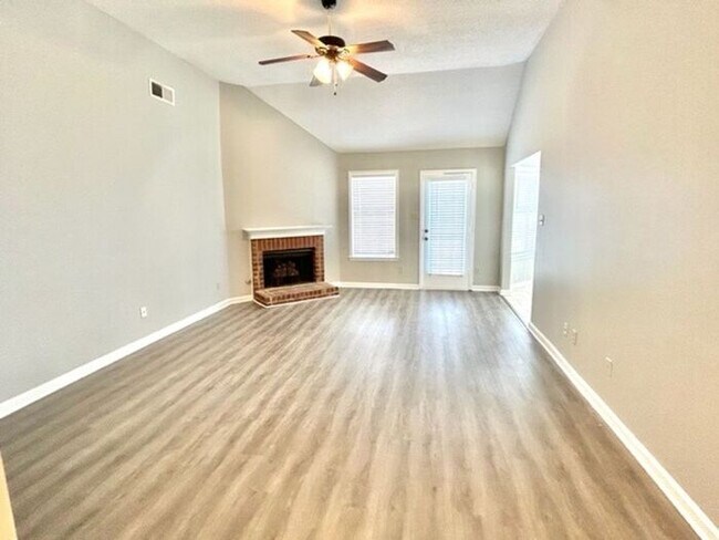 Building Photo - Cordova 3 Bedroom 2 Bath, Availalbe Now!