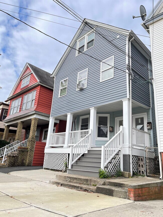 Building Photo - 321 Avenue A