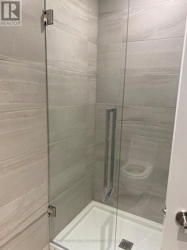 Photo du bâtiment - 81 Wellesley St E