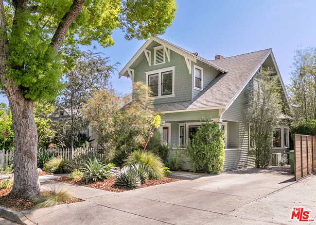 Foto del edificio - 5676 Hub St