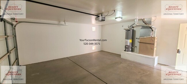 Building Photo - Valencia Rd & Headley Rd 3/2 - Coming Soon - All tile floors and updated kitchen